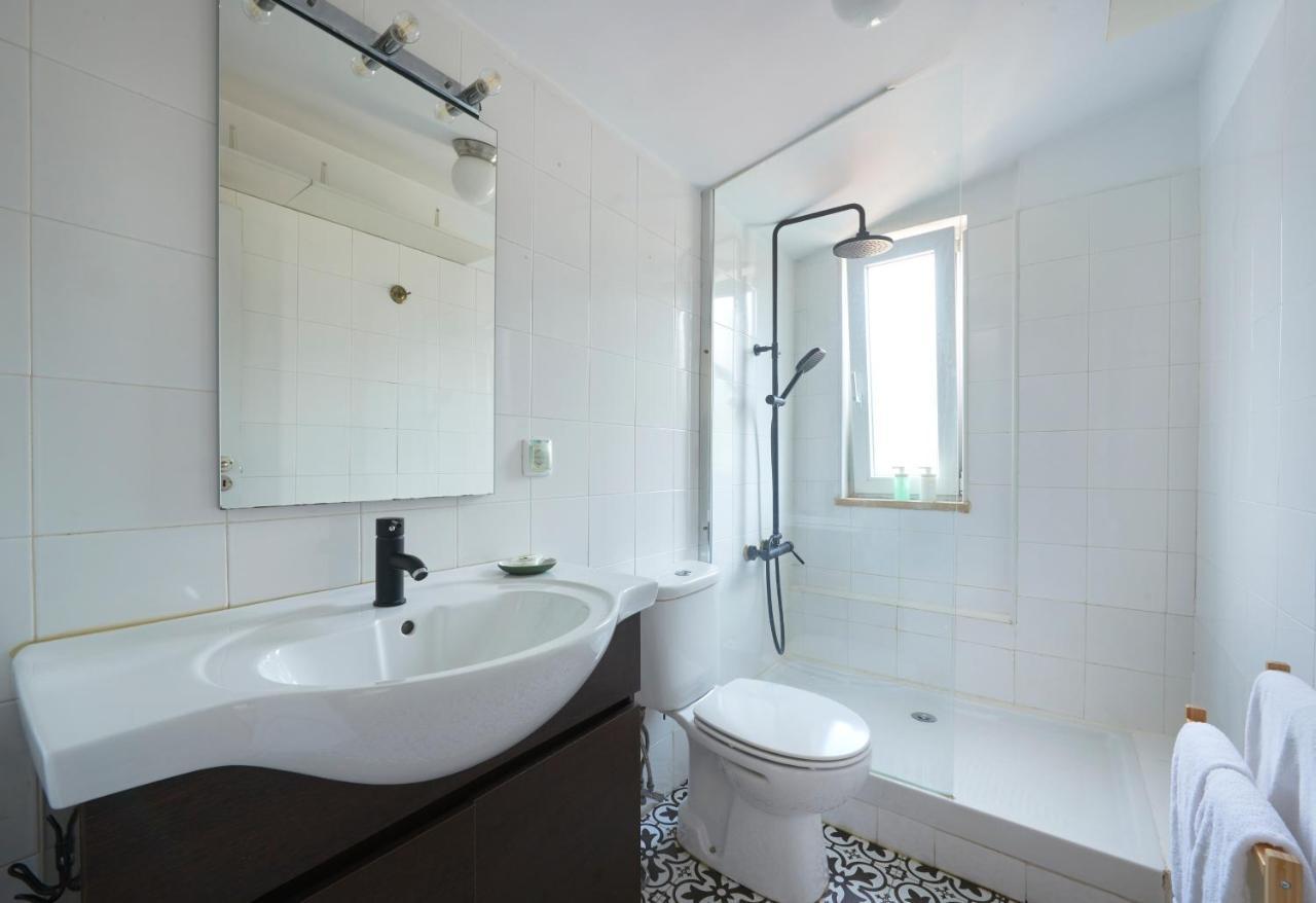 Bright Apt W Balcony, Ac, Parking, By Timecooler Lisboa Exteriör bild